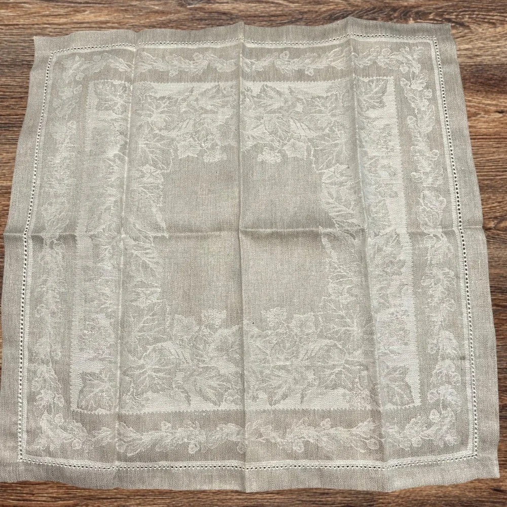 Williams-Sonoma Oatmeal 4 Piece Linen Damask- Patterned Napkins — NEW
